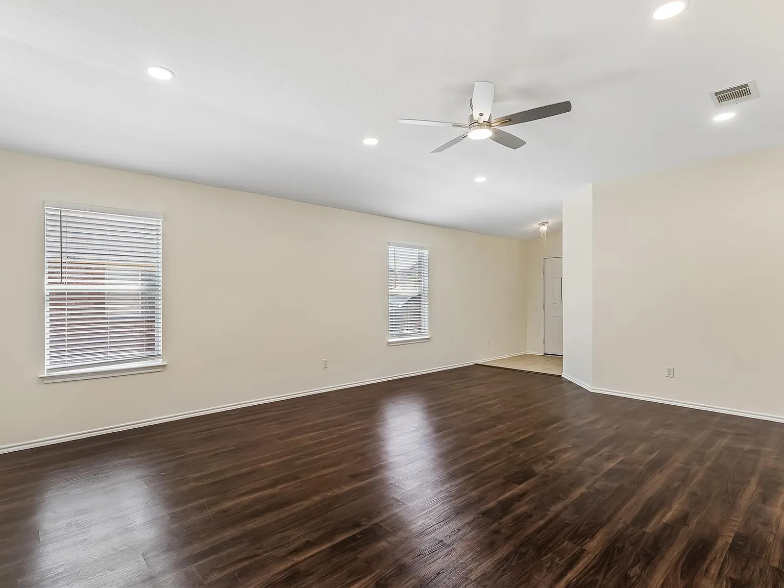 3 bed, 2.0 bath, 1722 sqft, $2,000 — Photo 4