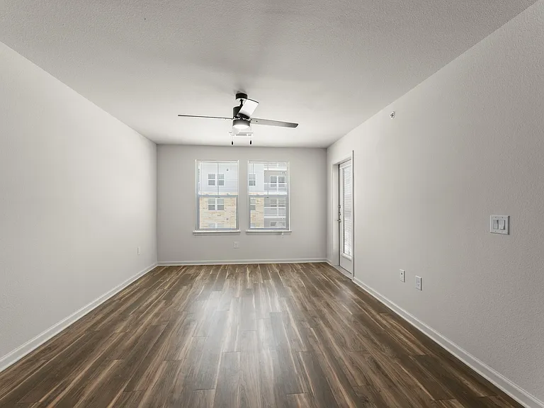 Cordova Apartments — Photo 17