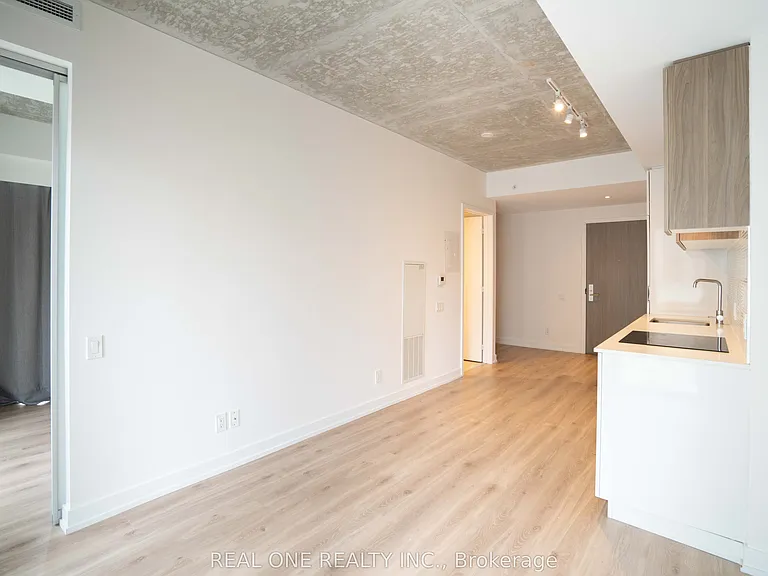 161 Roehampton Ave #318 — Photo 12