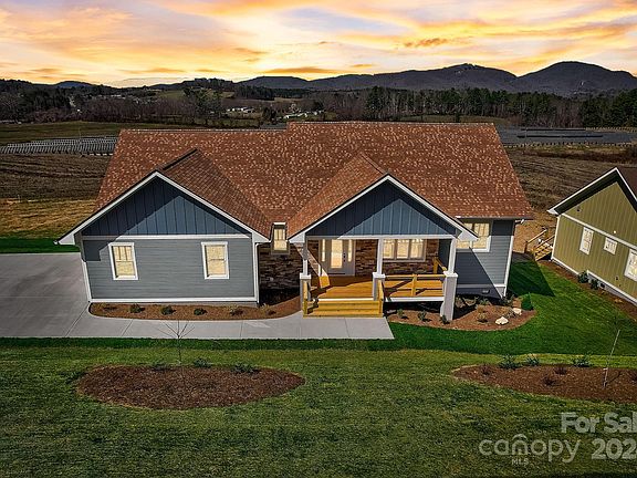 4th image of 205 Maple Knoll Dr