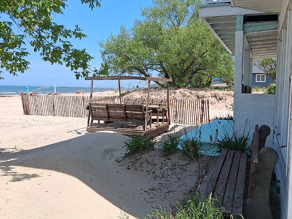 2nd image of 1062 Shady Ln