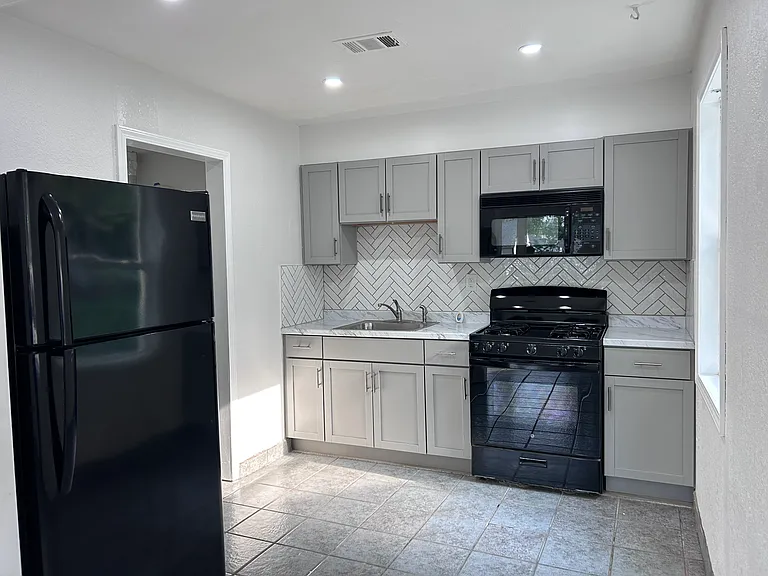5213 Locust Ave — Photo 2