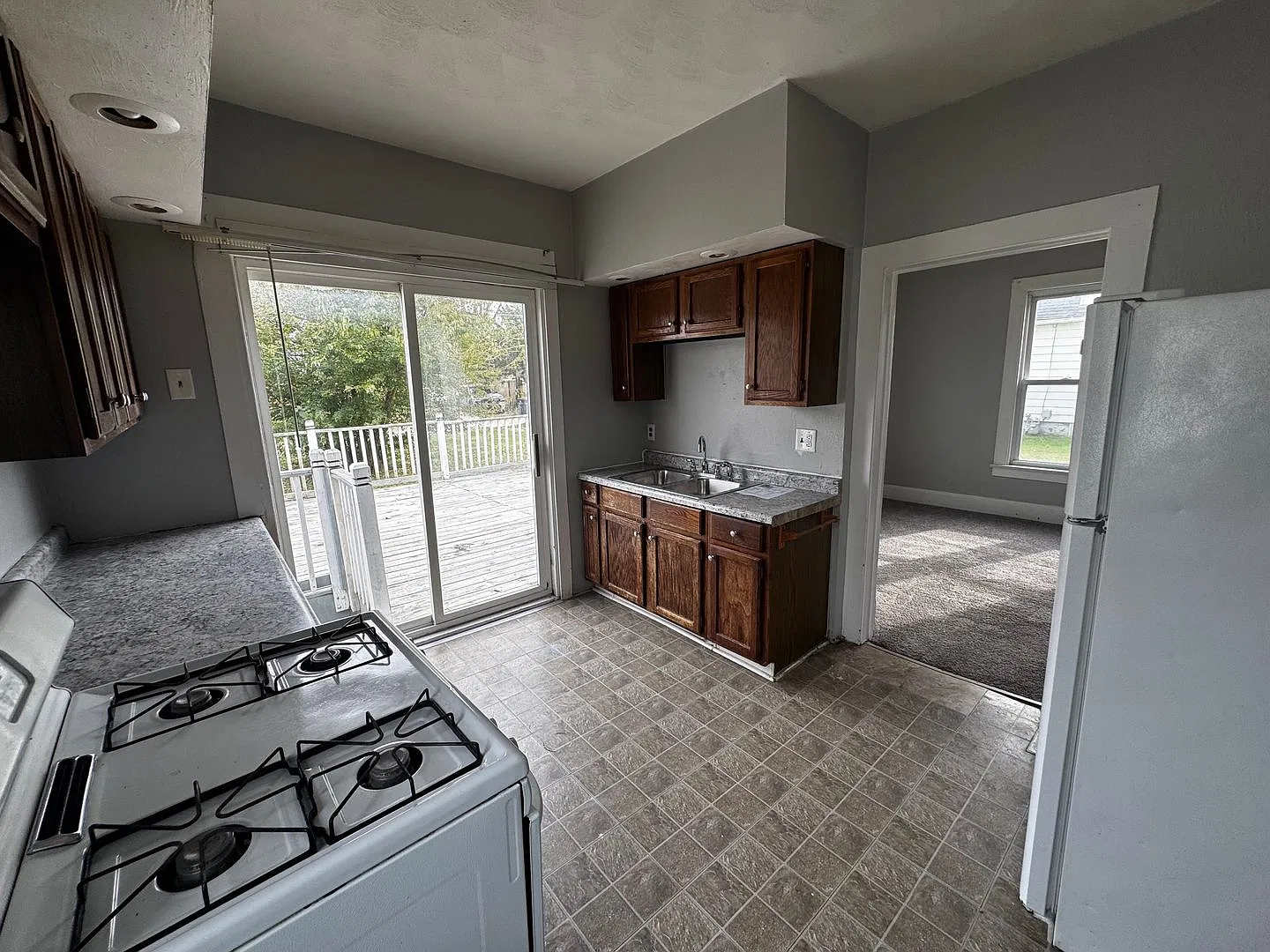 2 bedroom 1 1/2 bath House in Rock Island — Photo 4