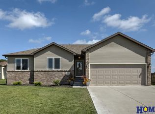 104 Scotts Creek Pl, Hickman, NE 68372