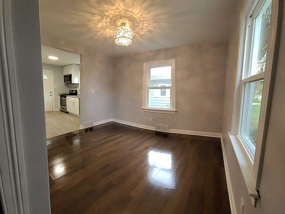 4th image of 428 SE Garfield Ave