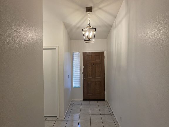 2nd image of 121 W Ivanhoe St