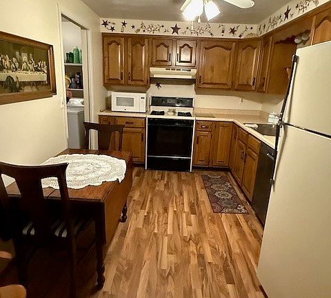 3rd image of 101 Woodstone Ln APT 8