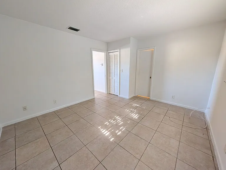 466 Sunshine Dr — Photo 6