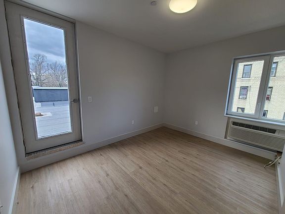 3rd image of 22 E 212th St #4B1