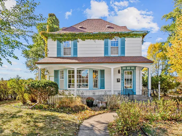 4239 Regent Ave N, Robbinsdale, MN 55422