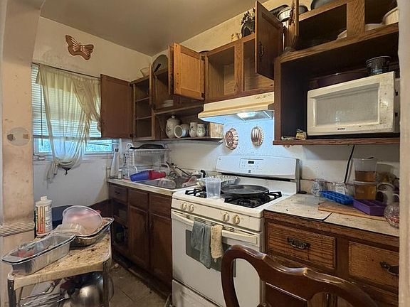 4th image of 4026 Woodmere Ave