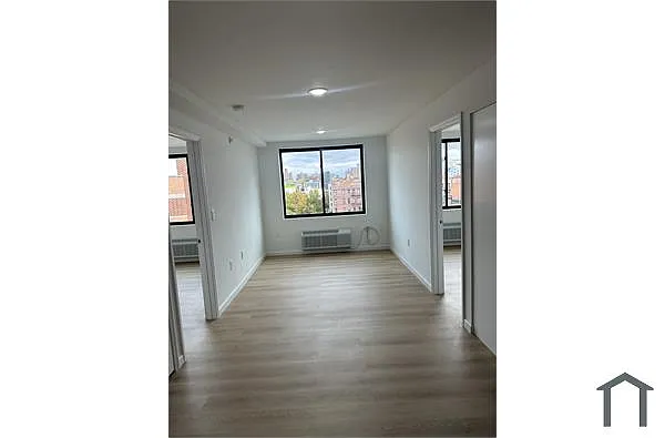Building Photo - 943 College Ave #3D