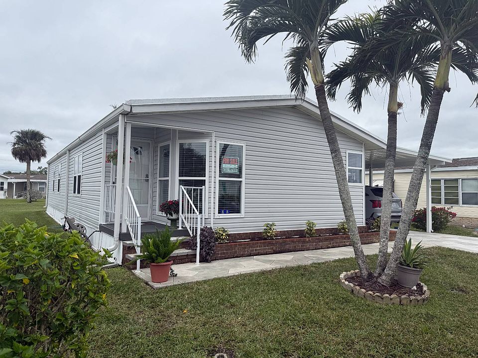 1st image of 216 Robelina Palm Ln #216