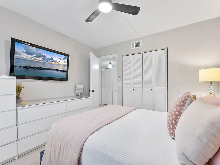 11230 Green Lake Dr #204 — Photo 17