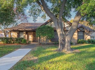 2210 Greenbriar Ct, Grand Prairie, TX