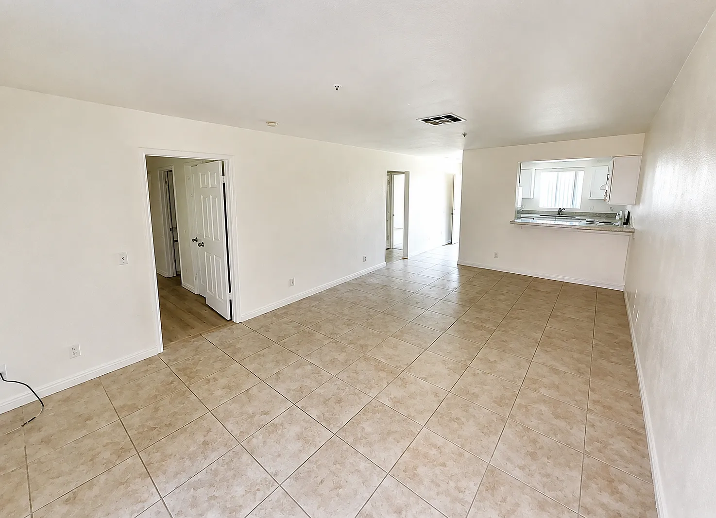 2 bed, 750 sqft, $2,050 — Photo 2