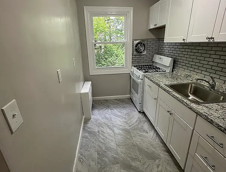 Main St — Photo 5