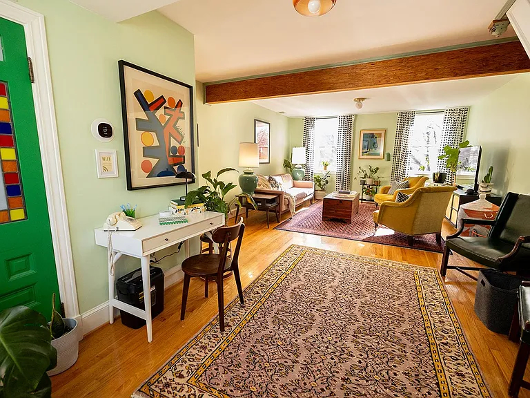 *Giant Gorgeous Living Space* Entered the Chat