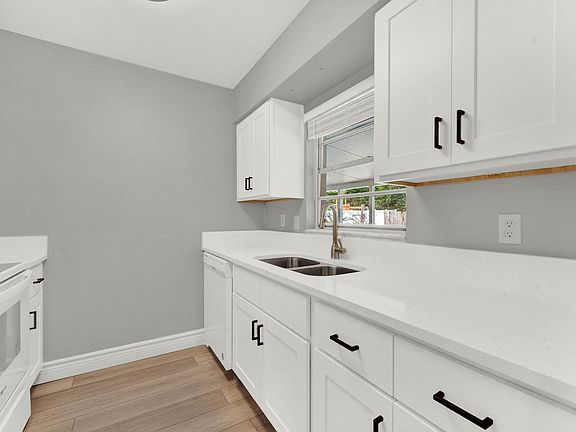 5th image of 225 1st St