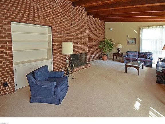 2nd image of 1382 W Melrose Dr