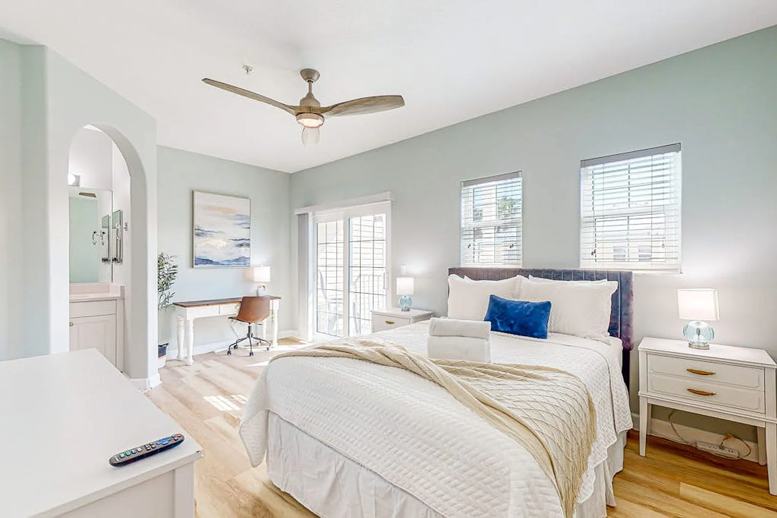 3 bed, 2.0 bath, 1517 sqft, $5,886 — Photo 4