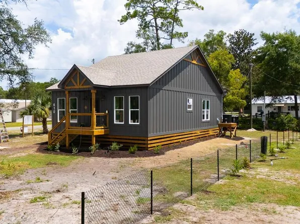 610 10th St W, Carrabelle, FL 32322