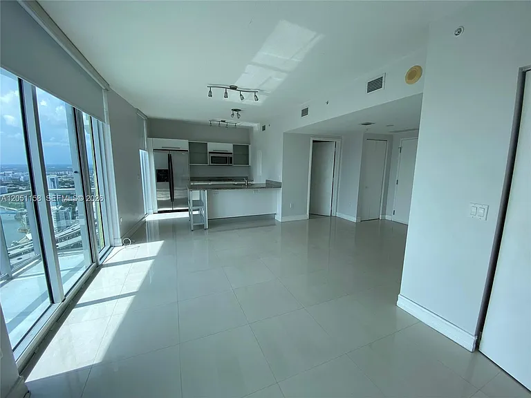 185 SW 7th St #4100 — Photo 4