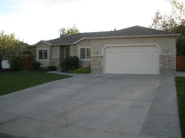 875 Pearl Dr, Blackfoot, ID 83221