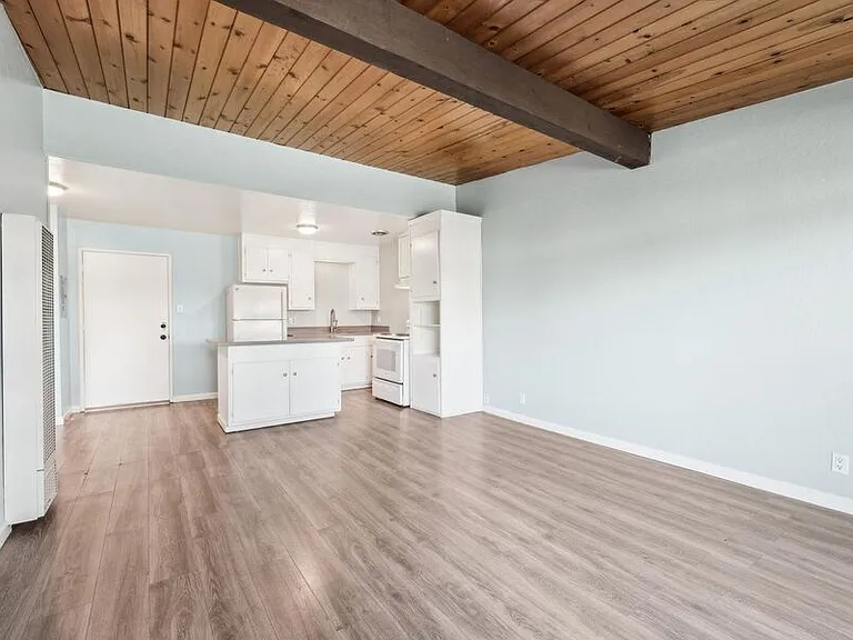 22555 Linden St #12 — Photo 13