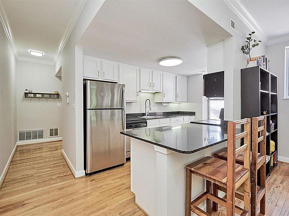 3rd image of 5522 Waterman Blvd APT 32