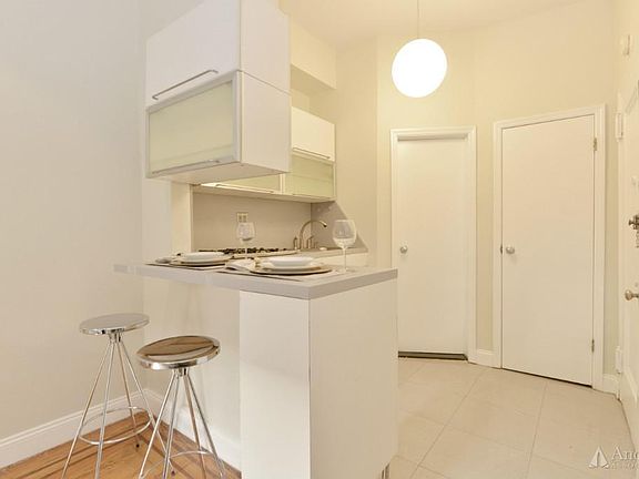 5th image of 235 E 54th St APT 2A