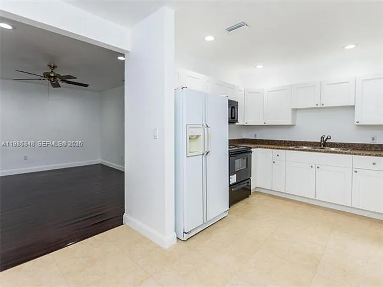 6300 NW 41st St — Photo 11