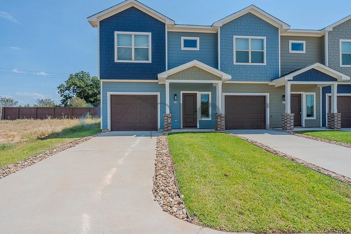 3 bed, 2.5 bath, 1366 sqft, $1,950 — Photo 2