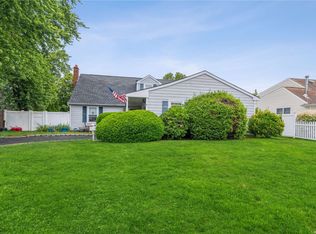 9 Alden Ln, Centereach, NY 11720