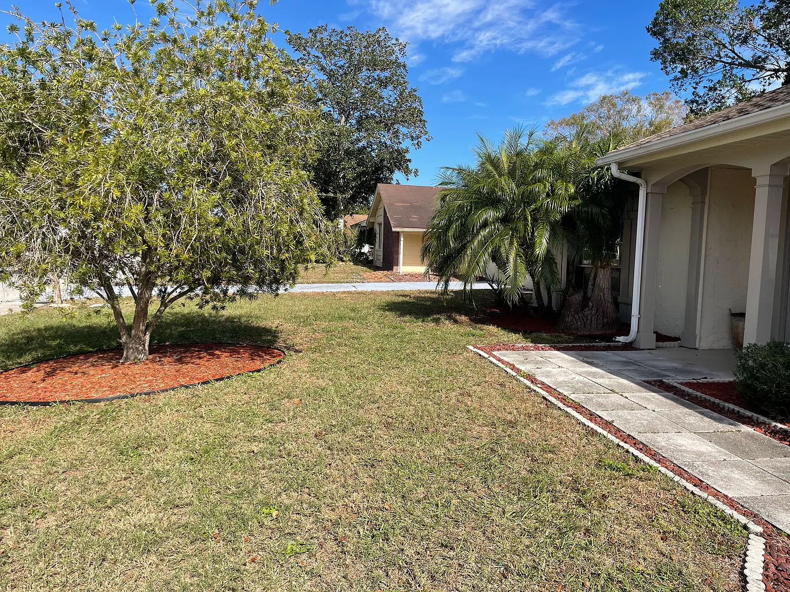 2 bed, 1.5 bath, 1300 sqft, $1,895 — Photo 3