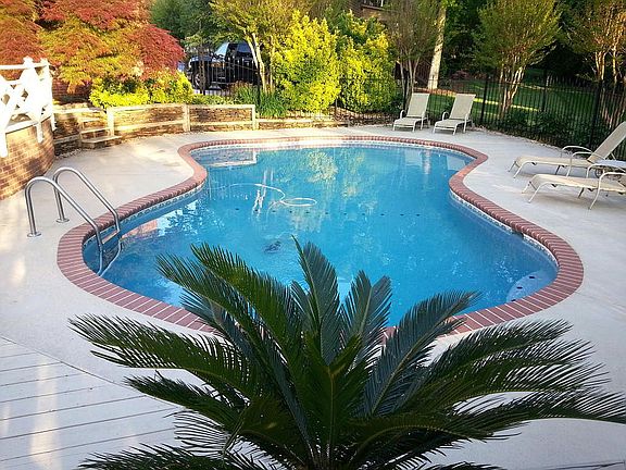 3rd image of 2033 Rivergate Dr