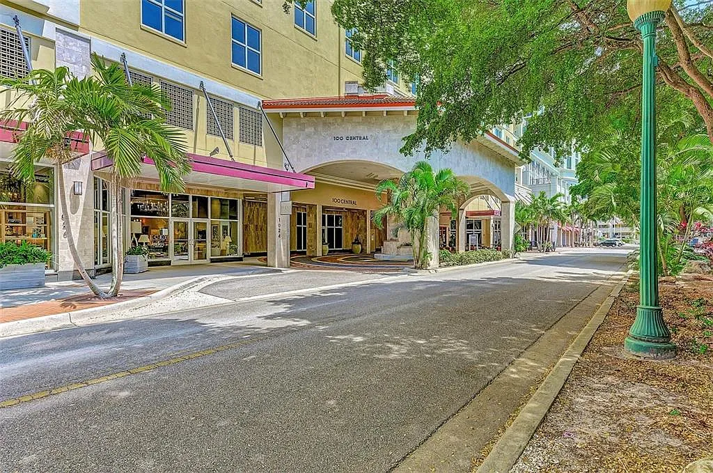 2 bed, 2.5 bath, 1725 sqft, $4,500 — Photo 3