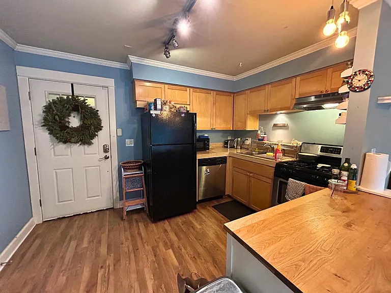 8833 N Syracuse St #17 — Photo 4