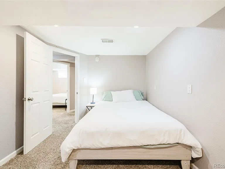 565 Winona Ct — Photo 24