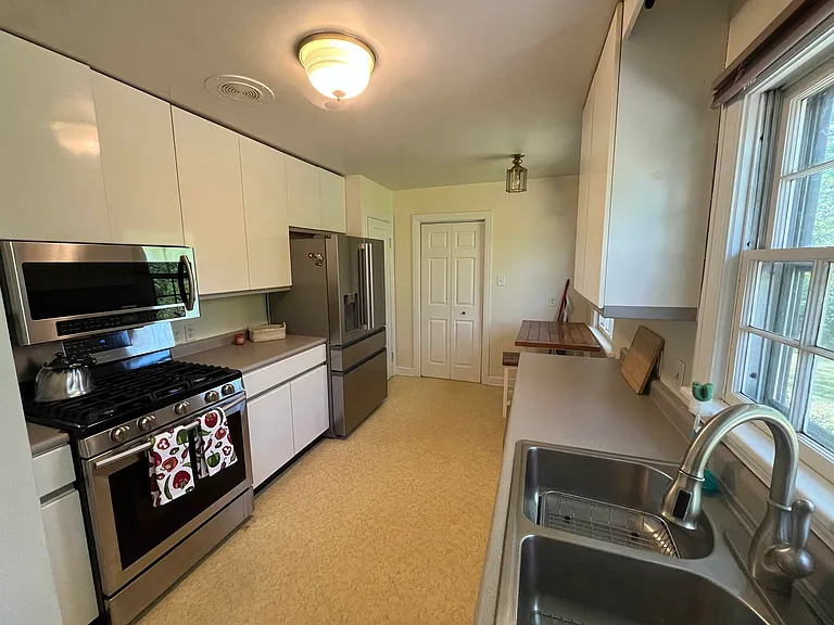 226 Orchard Ln — Photo 9