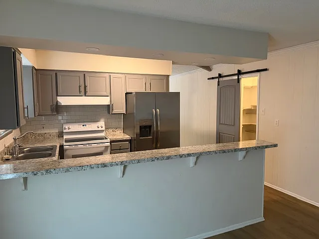 5214 King George Dr — Photo 8