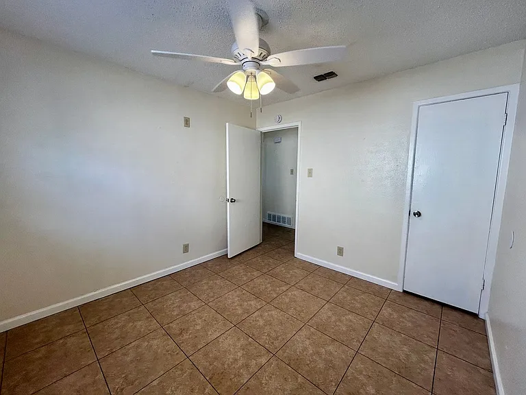 5908 Derek Dr — Photo 13