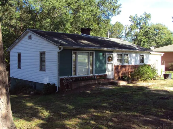 111 Canyon Dr, Greenwood, SC 29646