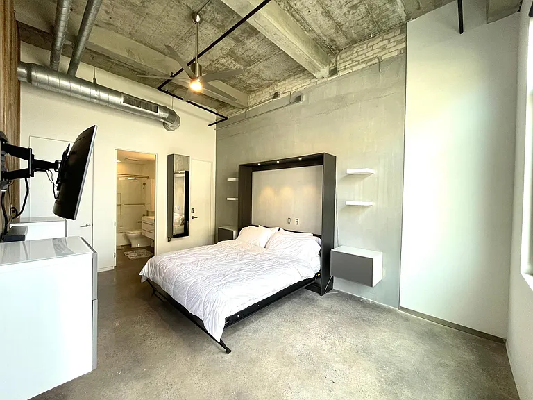 302 SE Broadway St #350 — Photo 19