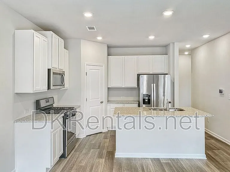 213 Auburn Station Dr — Photo 4