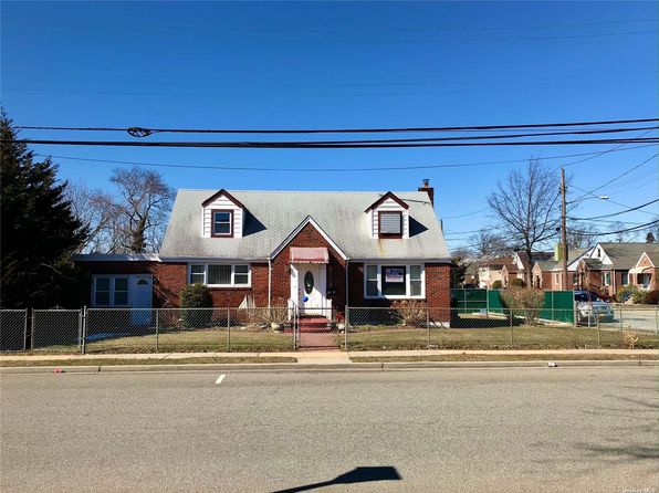 Mother Daughter Valley Stream Real Estate 8 Homes For Sale Zillow