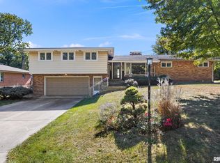 920 W Fairmont Dr, Peoria, IL