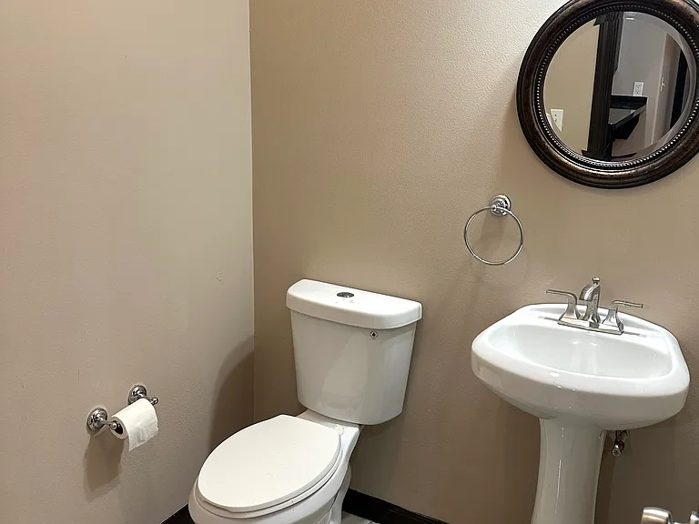 537 Wildrose Ln #B — Photo 8