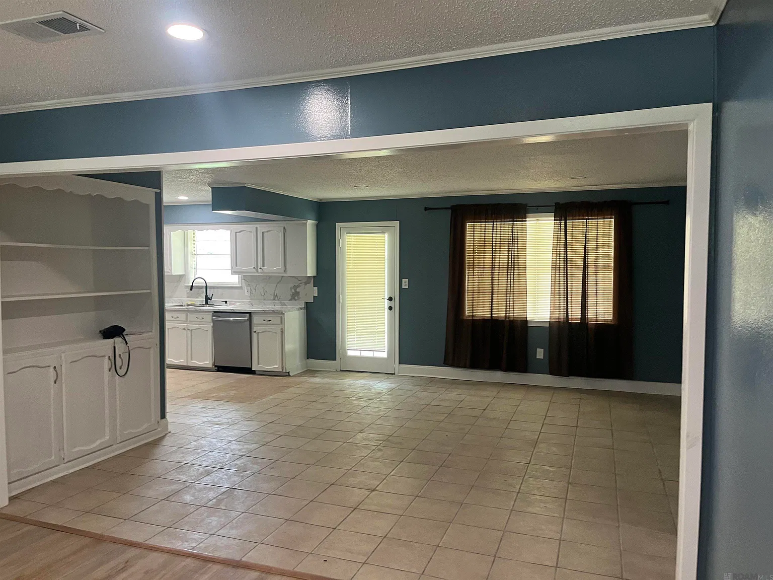 3 bed, 1500 sqft, $1,595 — Photo 2