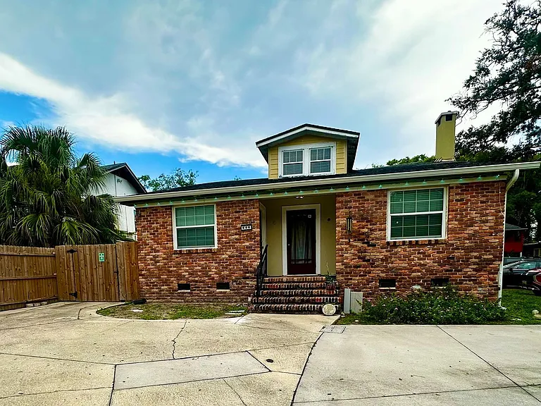 606 Lake Dot Cir #C — Photo 10